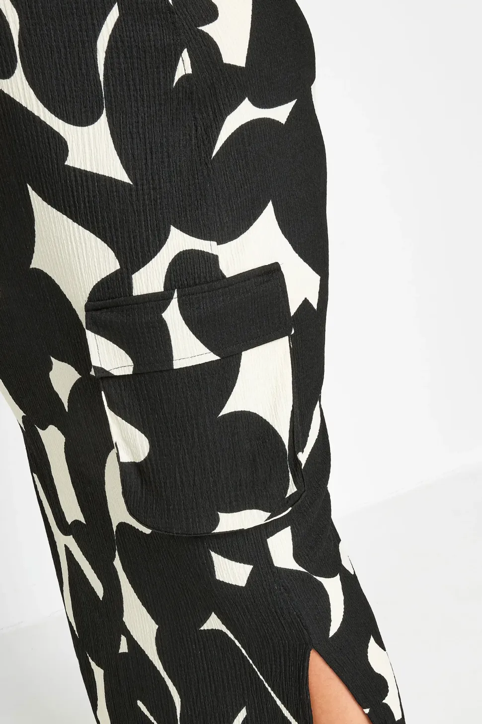Abstract Print Textured Utility Maxi Skirt