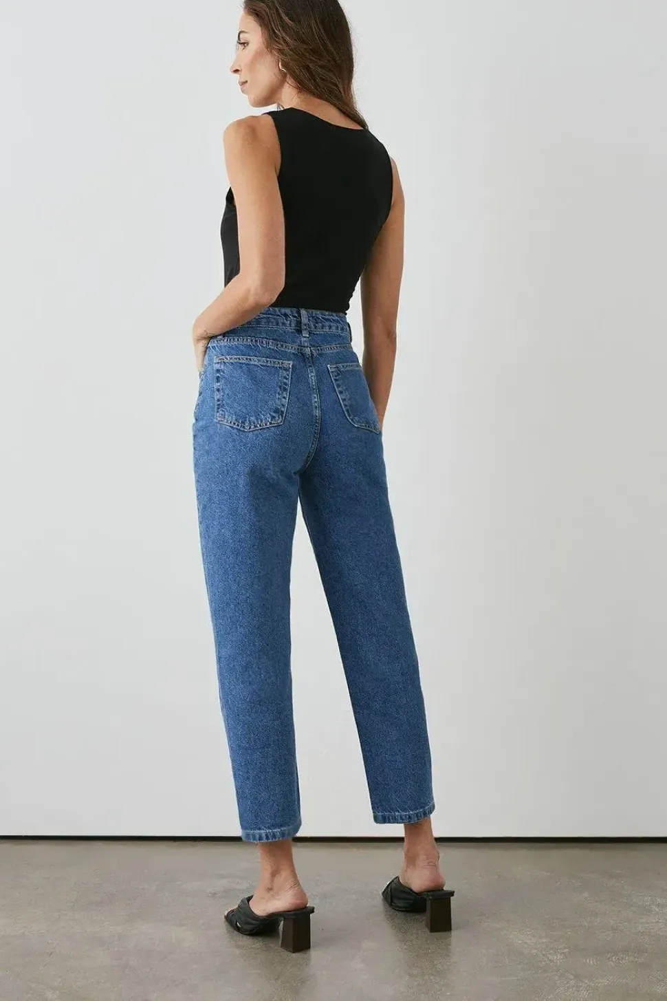 Ankle Grazer Straight Jean