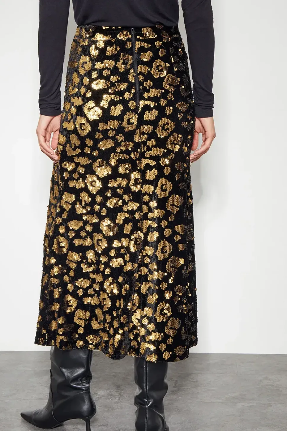Arwen Sequin Leopard Velvet Midi Skirt Black