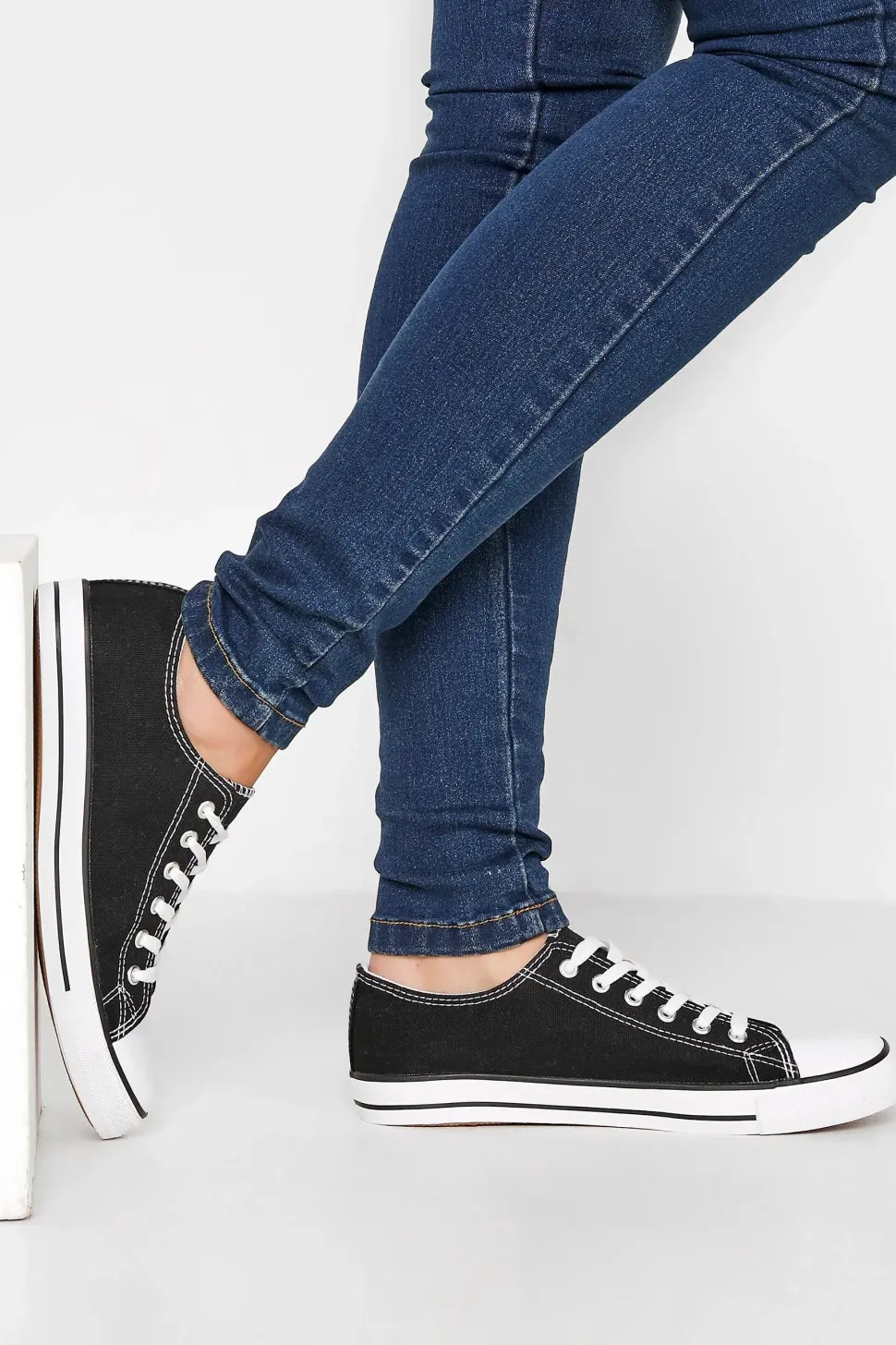 Canvas Low Trainers