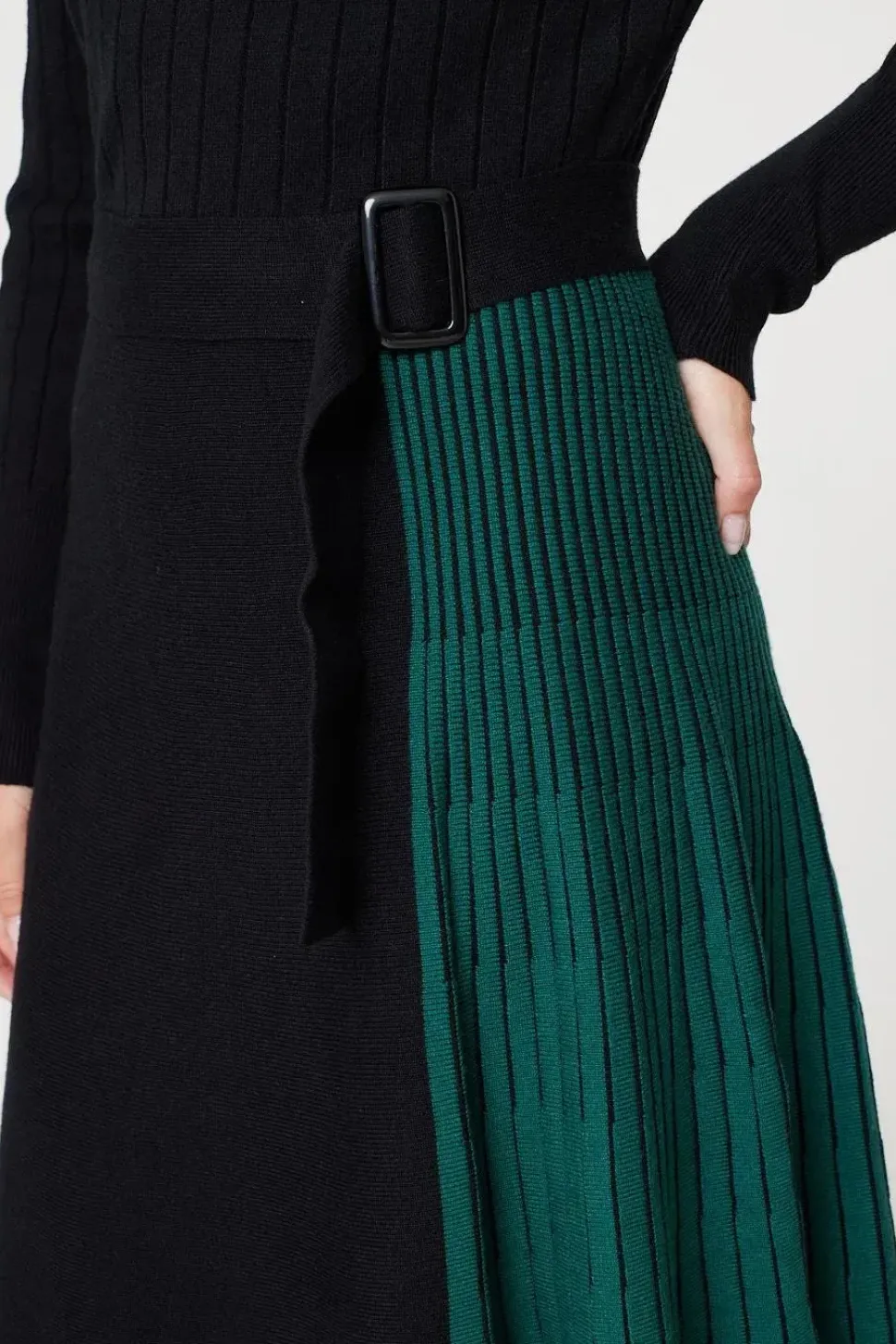 Colour Block High Neck Pleated Knit Dress