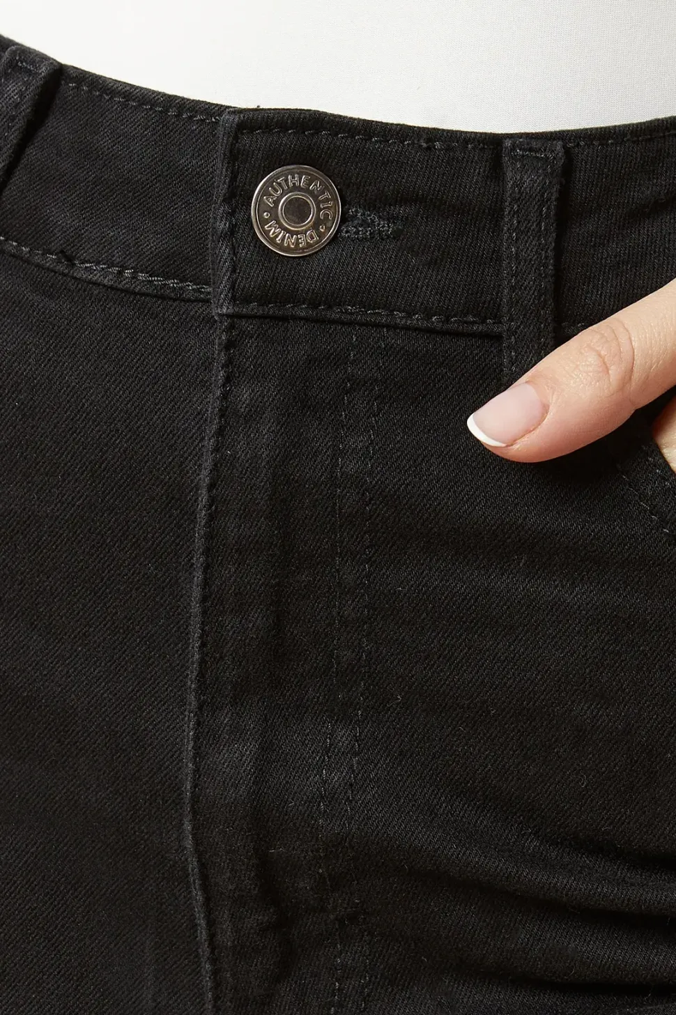 Comfort Stretch Slim Mom Jean