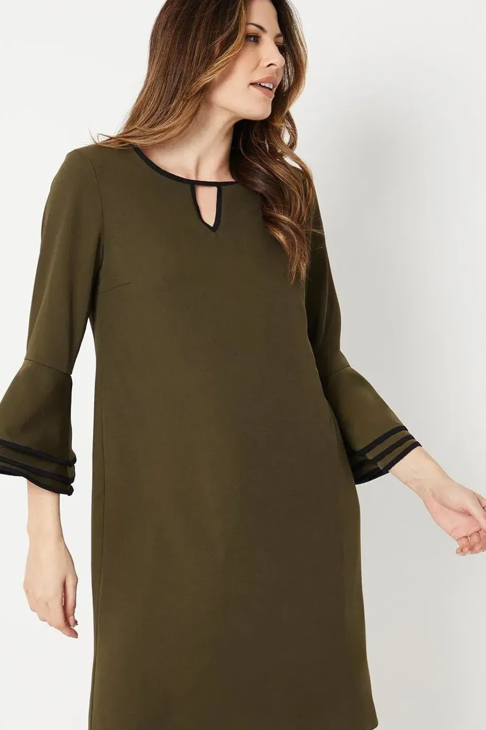 Contrast Detail Keyhole Shift Dress