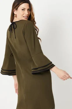Contrast Detail Keyhole Shift Dress