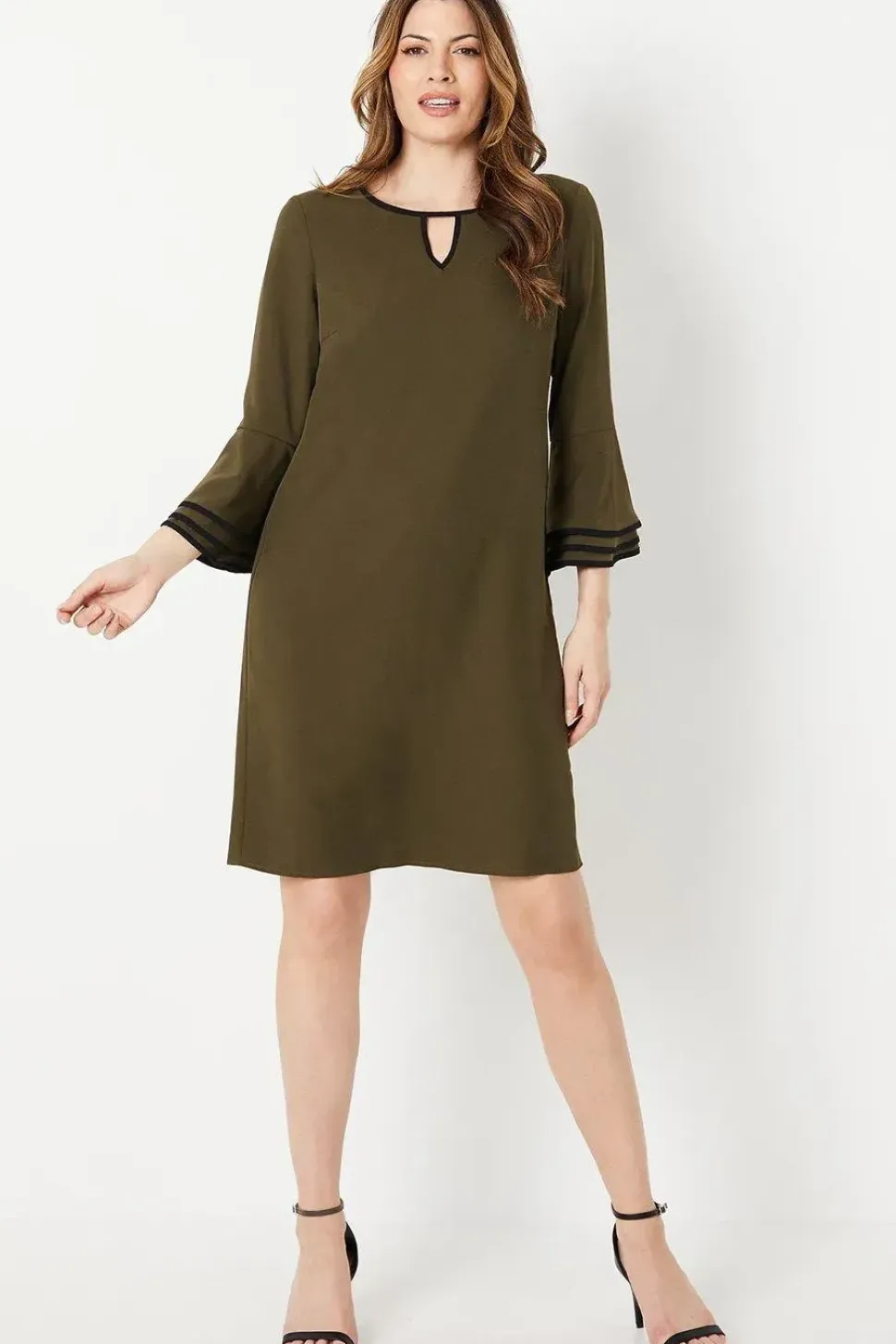Contrast Detail Keyhole Shift Dress