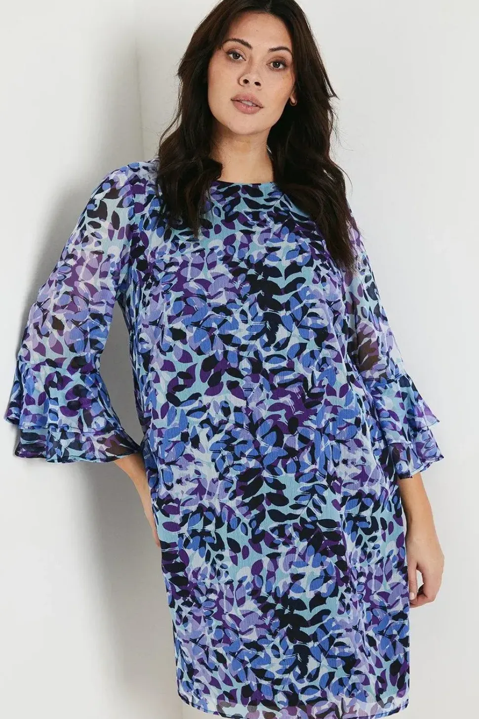 Curve Flute Sleeve Leaf Shift Dress