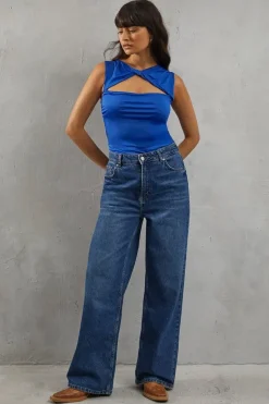 Cut Out Twist Front Jersey Body Fit Top
