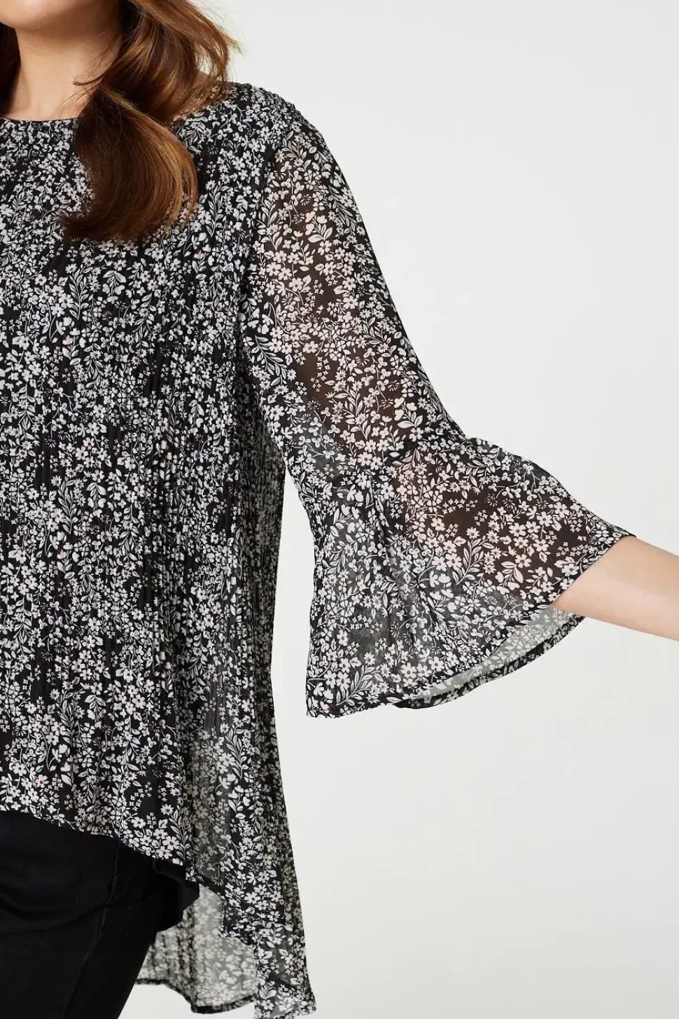 Ditsy Floral Flare Sleeve Curve Hem Blouse