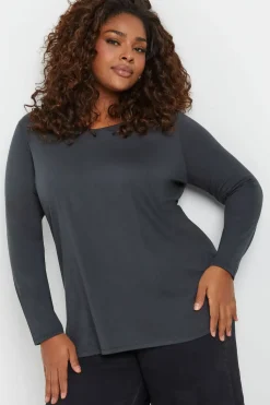 Essential Long Sleeve V-Neck Top