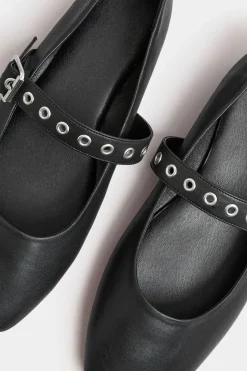 Extra Wide Fit Buckle Detail Shoes