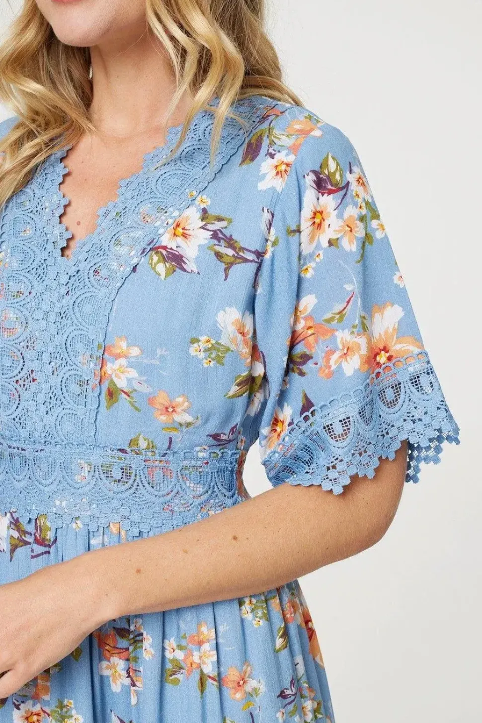 Floral Lace Trim Tiered Maxi Dress