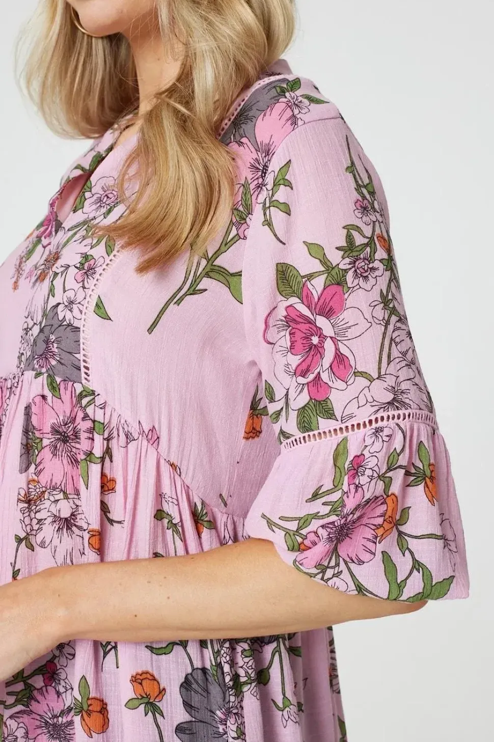 Floral 3/4 Sleeve Curve Hem Blouse