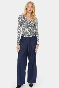 GhitaSZ V-neck Slim Fit Printed Blouse-
