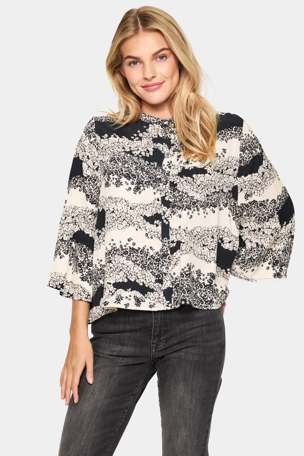 IselinSZ Round Neck 3/4 Sleeves Shirt-