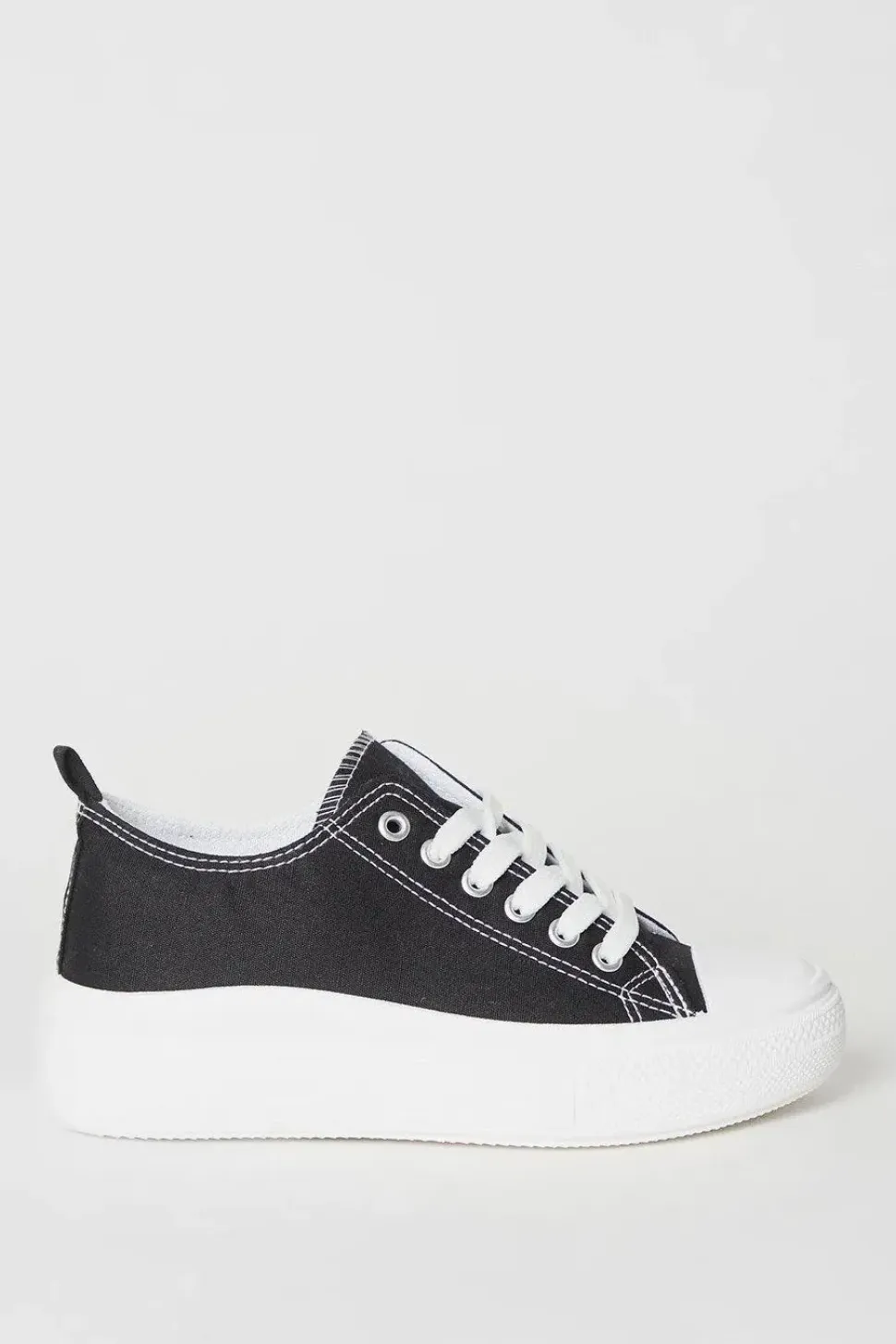 Kourts Low Top Lace Up Trainers
