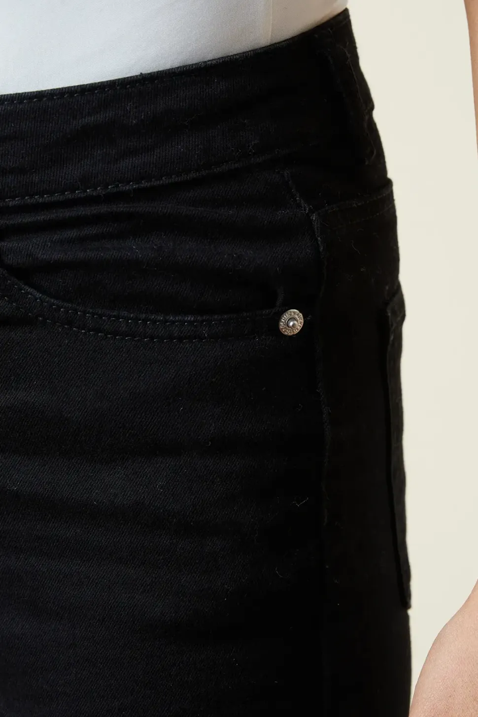 Petite Comfort Stretch Slim Mom Jean