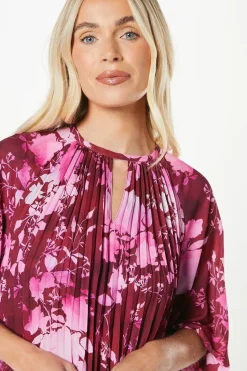 Petite Floral Pleated 3/4 Sleeve Shift Dress