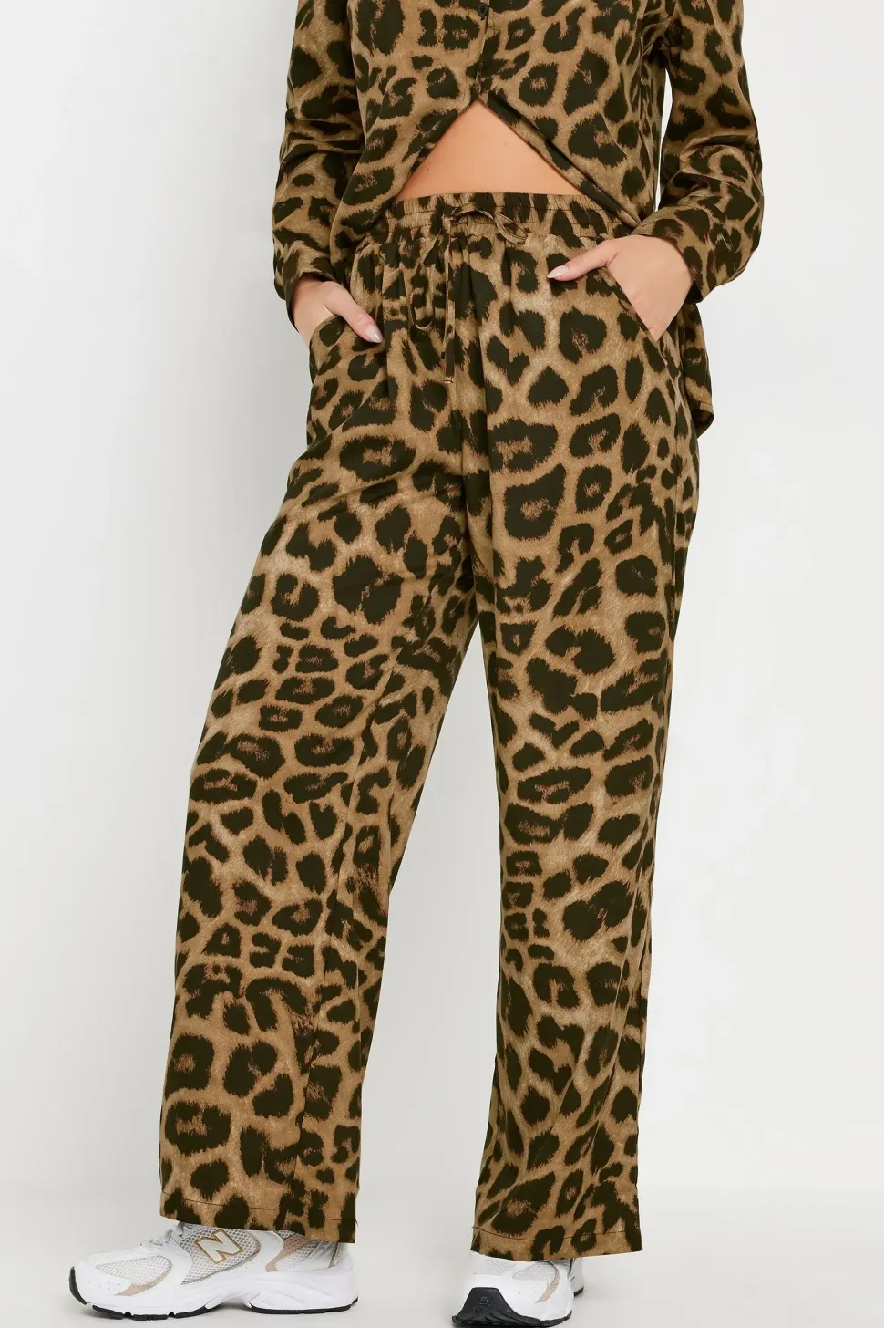 Petite Leopard Print Drawstring Wide Leg Trousers