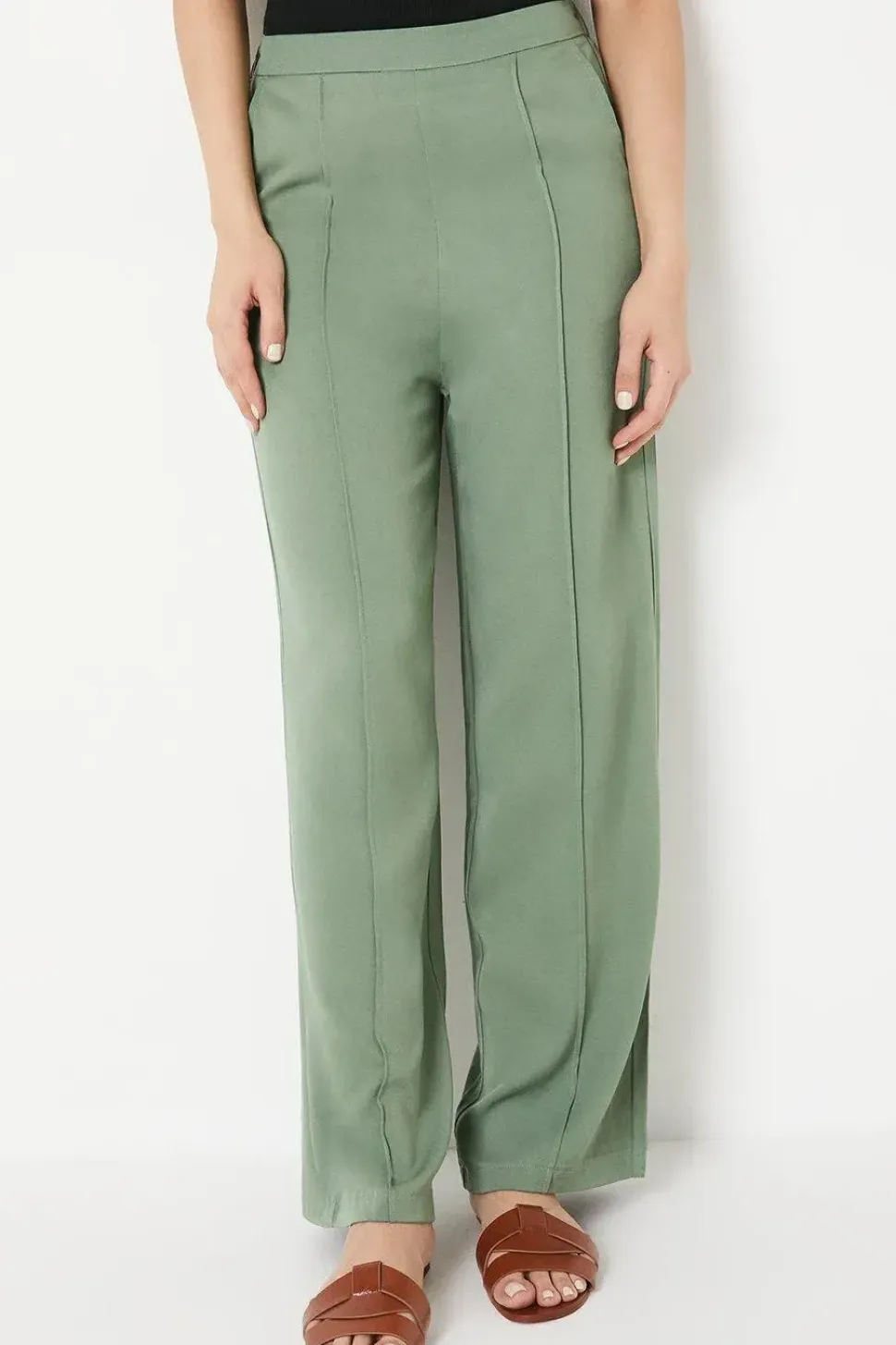 Pleat Front Wide Leg Trouser