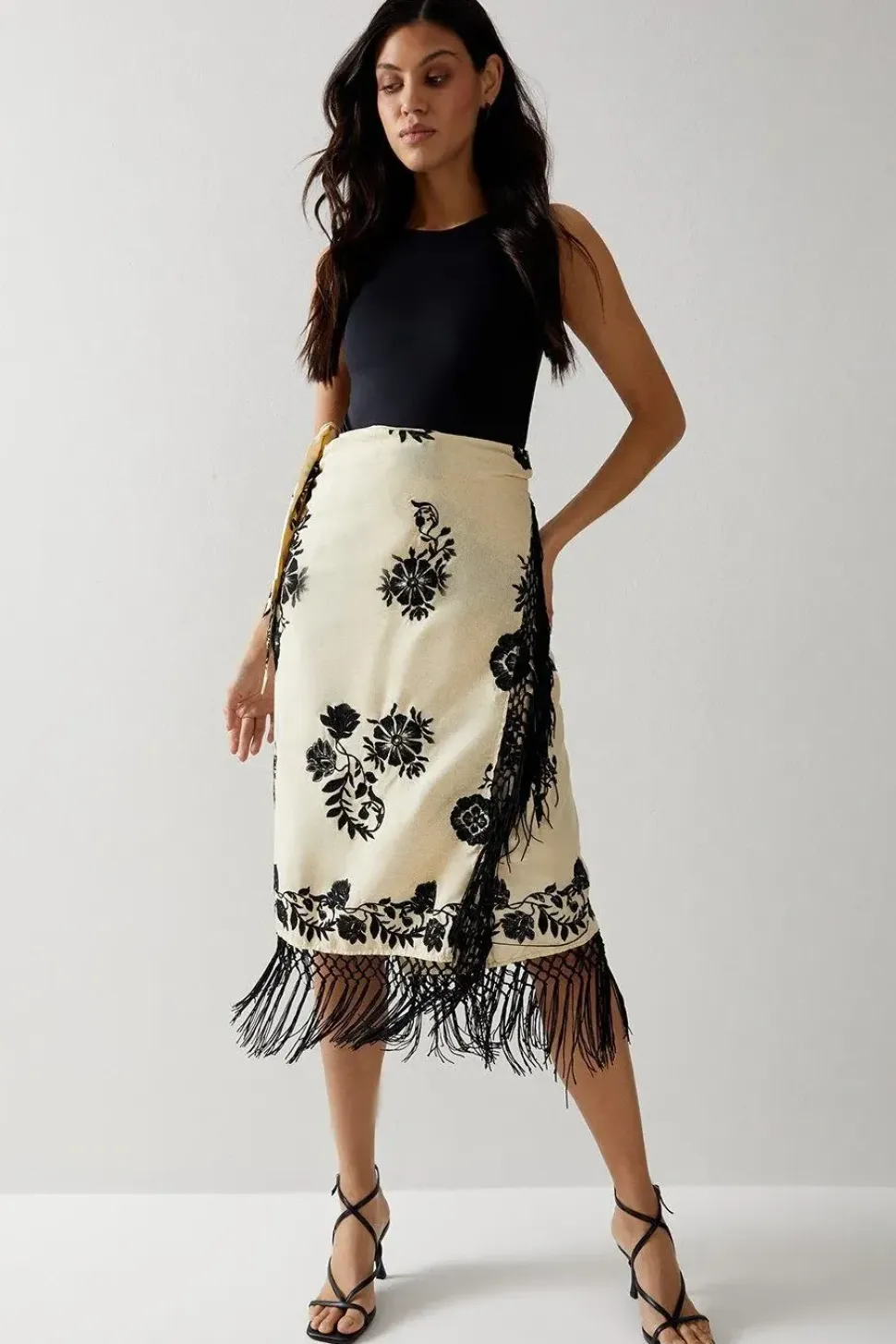 Premium Embroidered Tassel Sarong