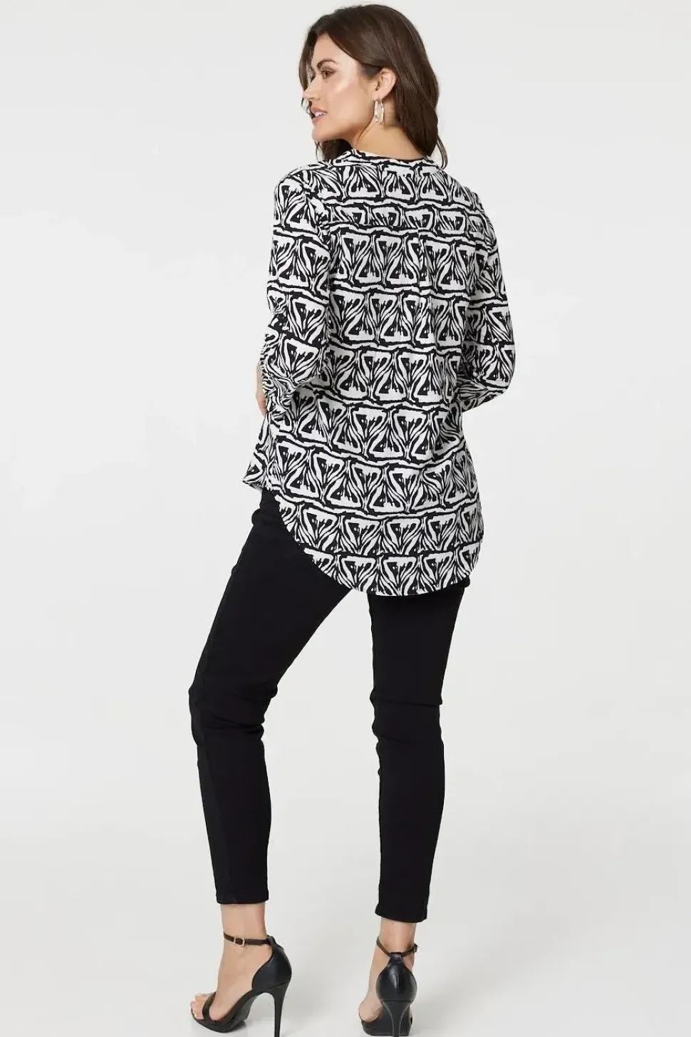Printed Collarless V-Neck 3/4 Blouse