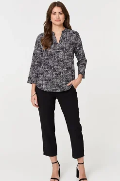 Printed 3/4 Sleeve Curved Hem Blouse