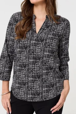 Printed 3/4 Sleeve Curved Hem Blouse