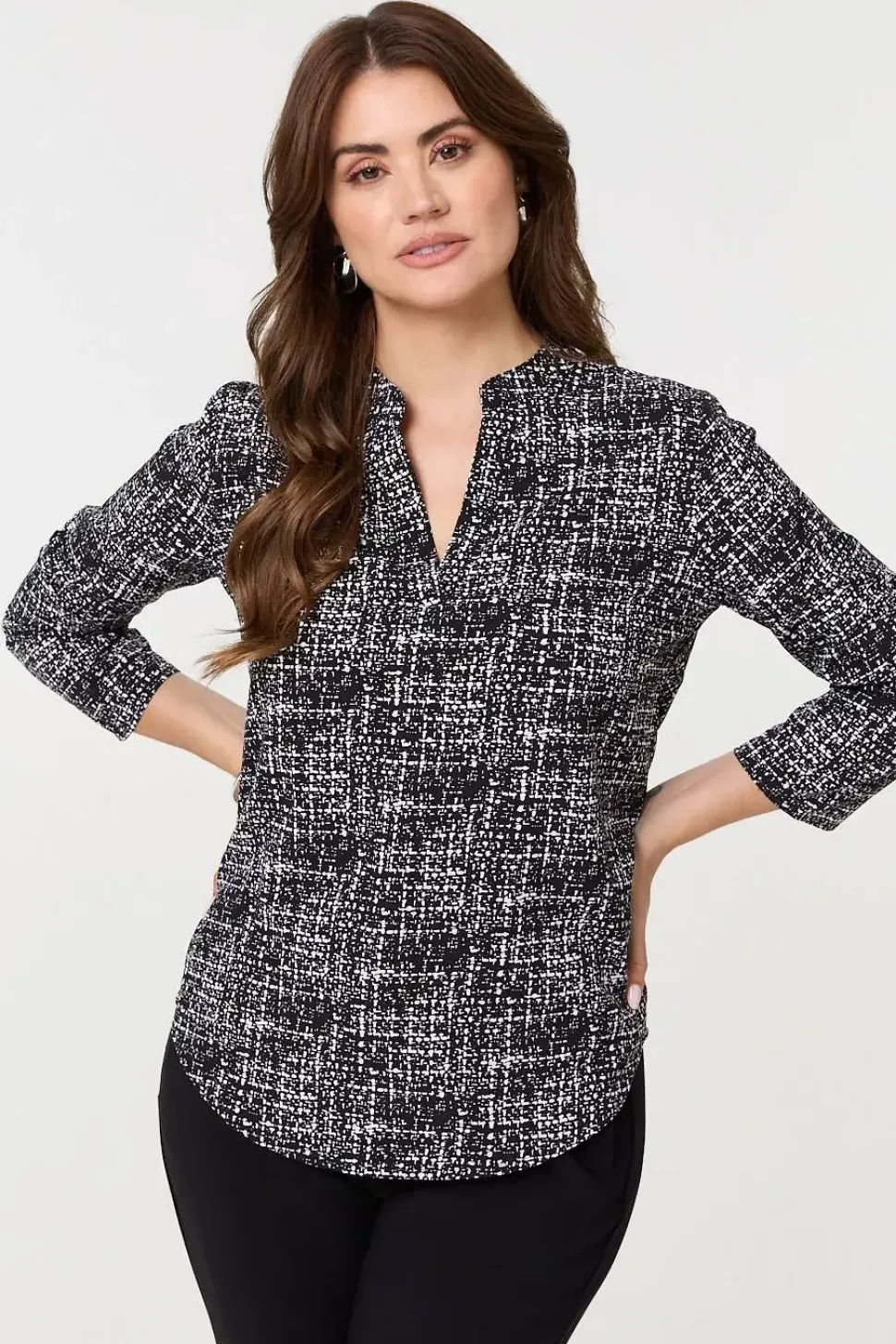 Printed 3/4 Sleeve Curved Hem Blouse