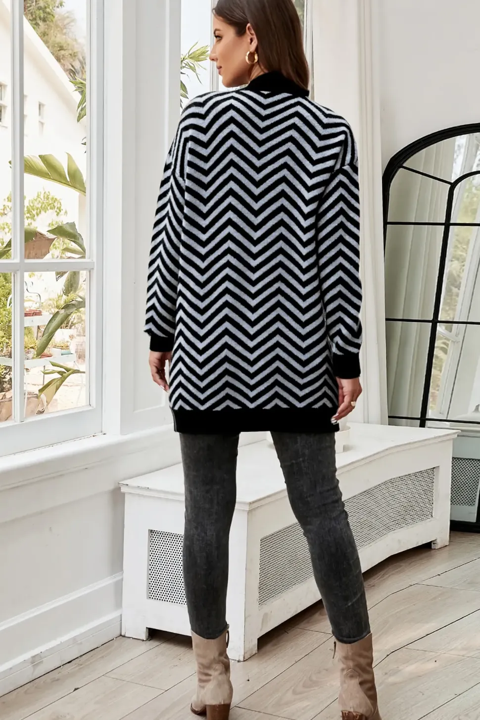 Relaxed Geometric Intarsia Cozy Soft Cardigan In Grey & Black