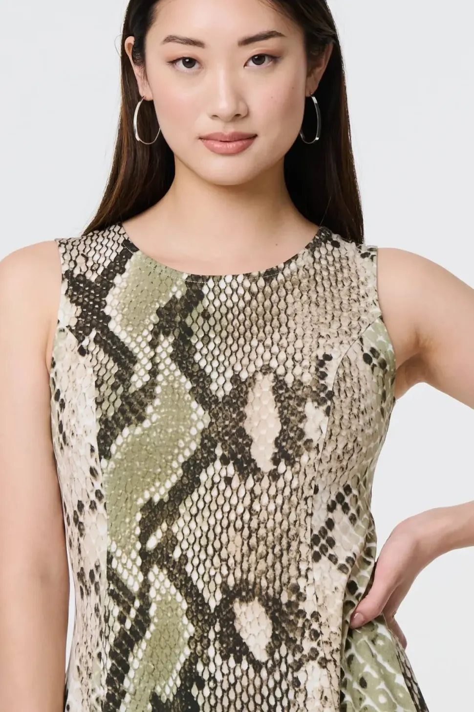 Snake Print Sleeveless Curve Hem Top