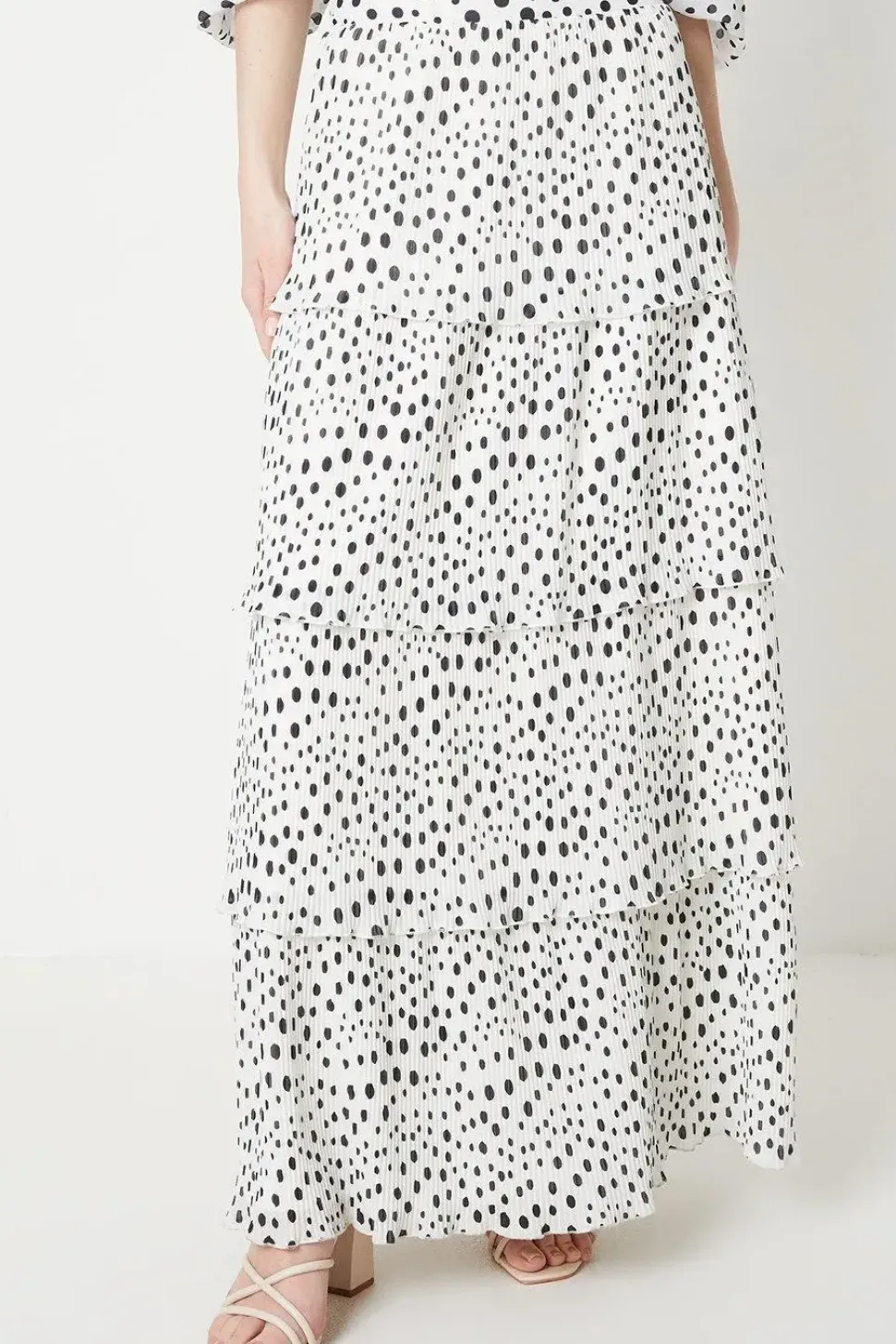 Spot Pleated Tiered Maxi Skirt