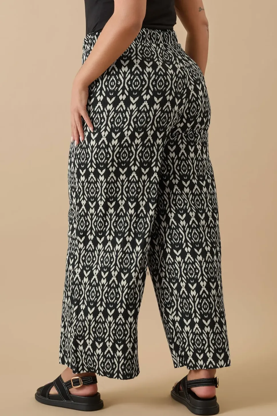 Textured Cropped Harem Trousers
