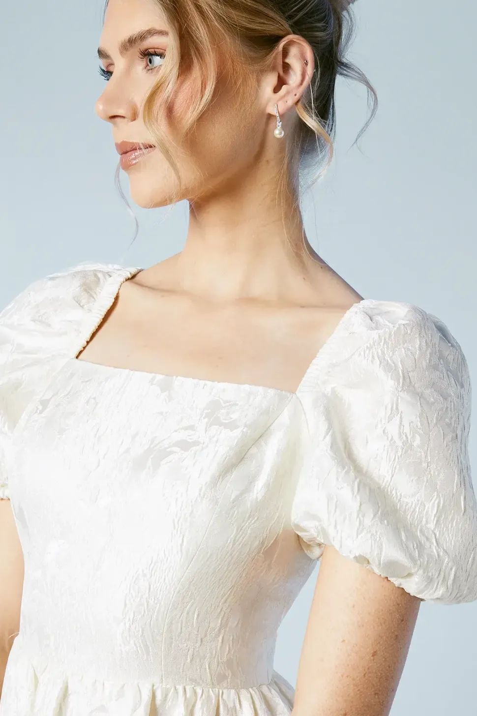 Tiered Puff Sleeve Jacquard Wedding Dress