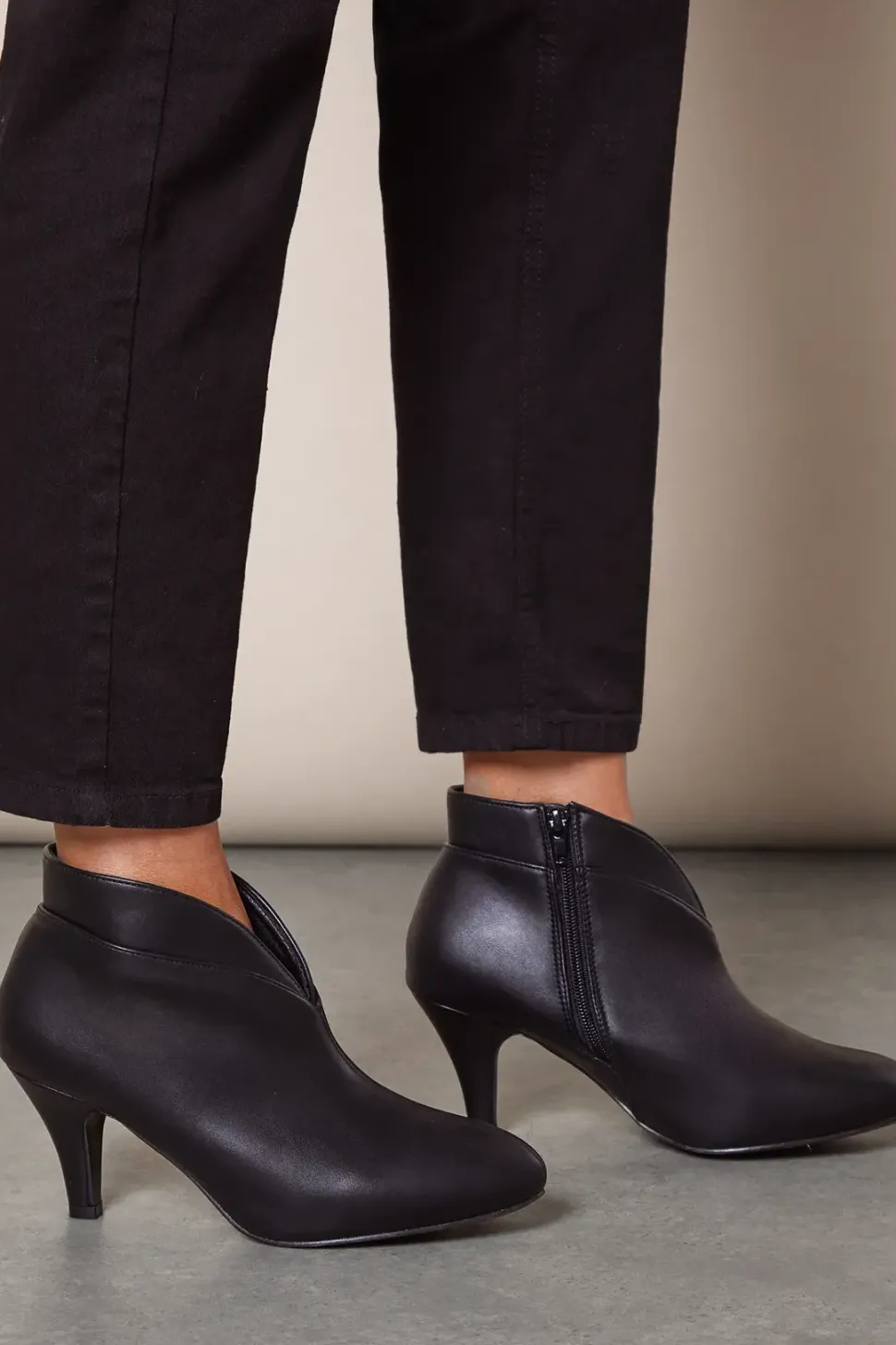 Wide Fit Ashleigh Pointed Shoe Boots