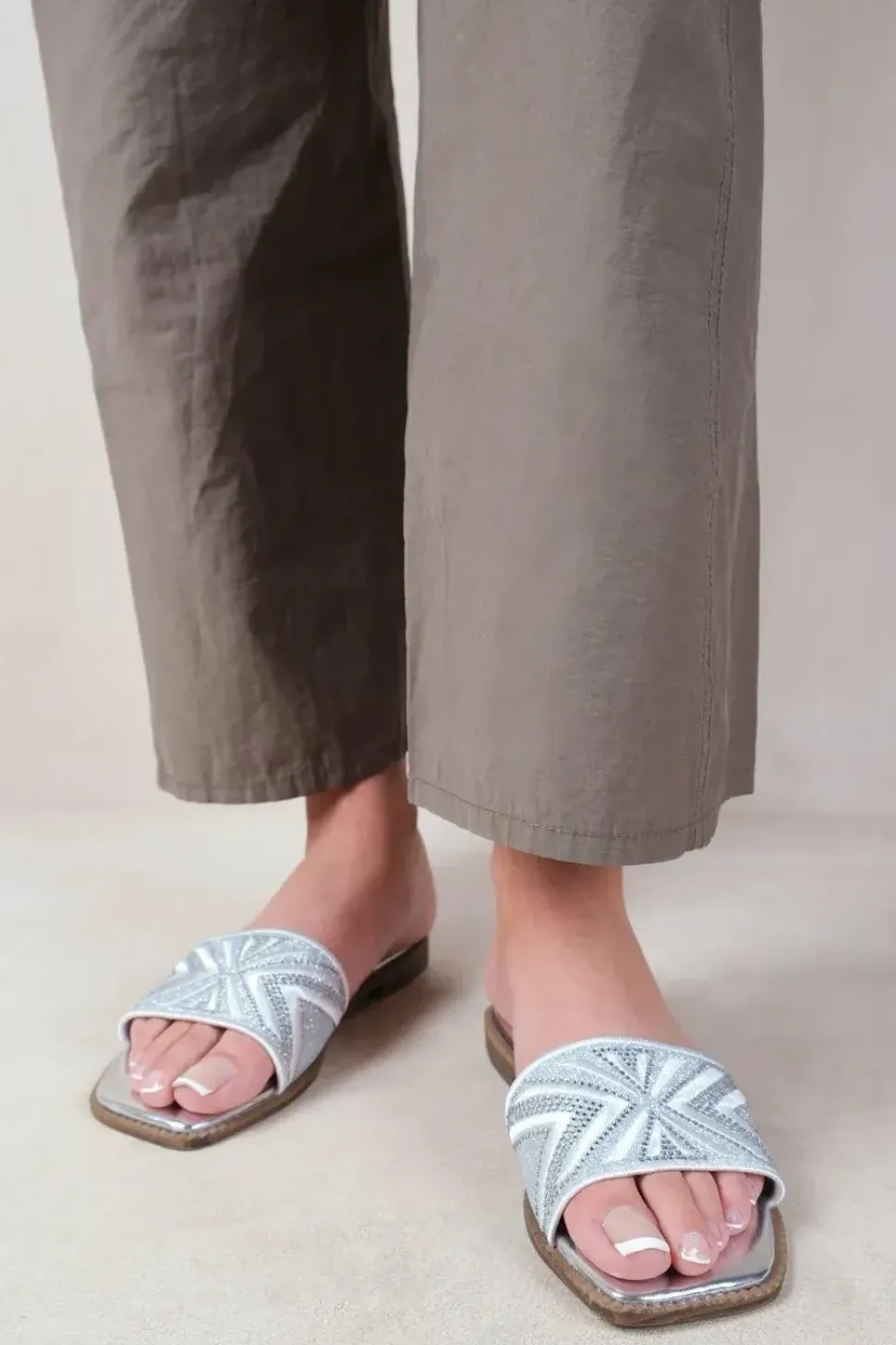 'Blossom' Flat Sandals With Sparkly Textured Single Band