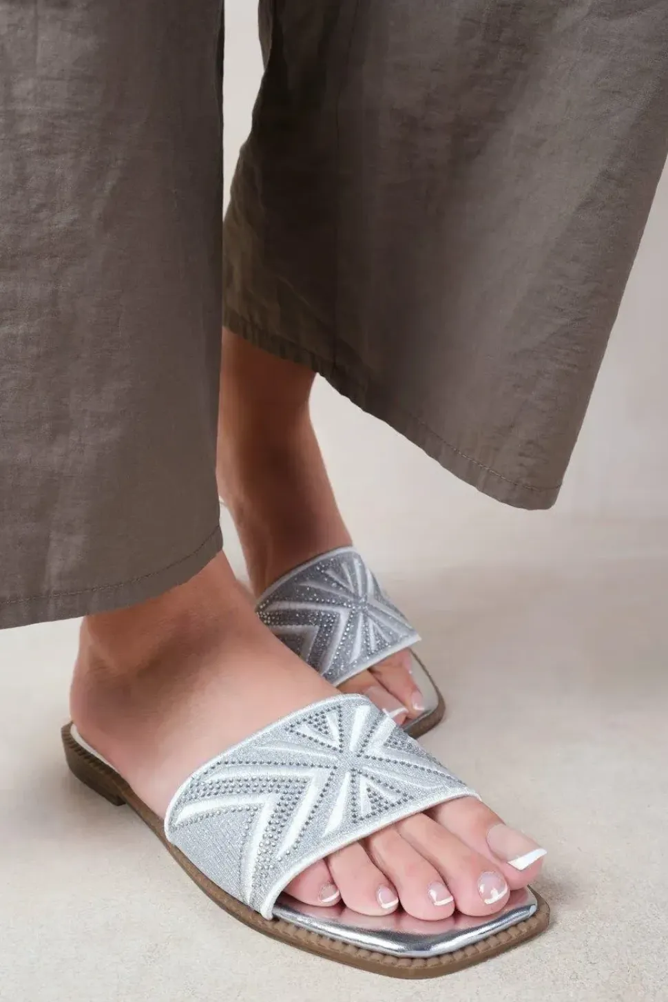 'Blossom' Flat Sandals With Sparkly Textured Single Band
