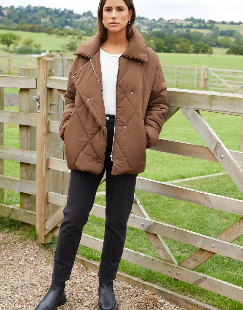 'Freya' Collared Diamond Quilted Short Jacket