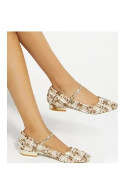 'Halliees' Mary Janes