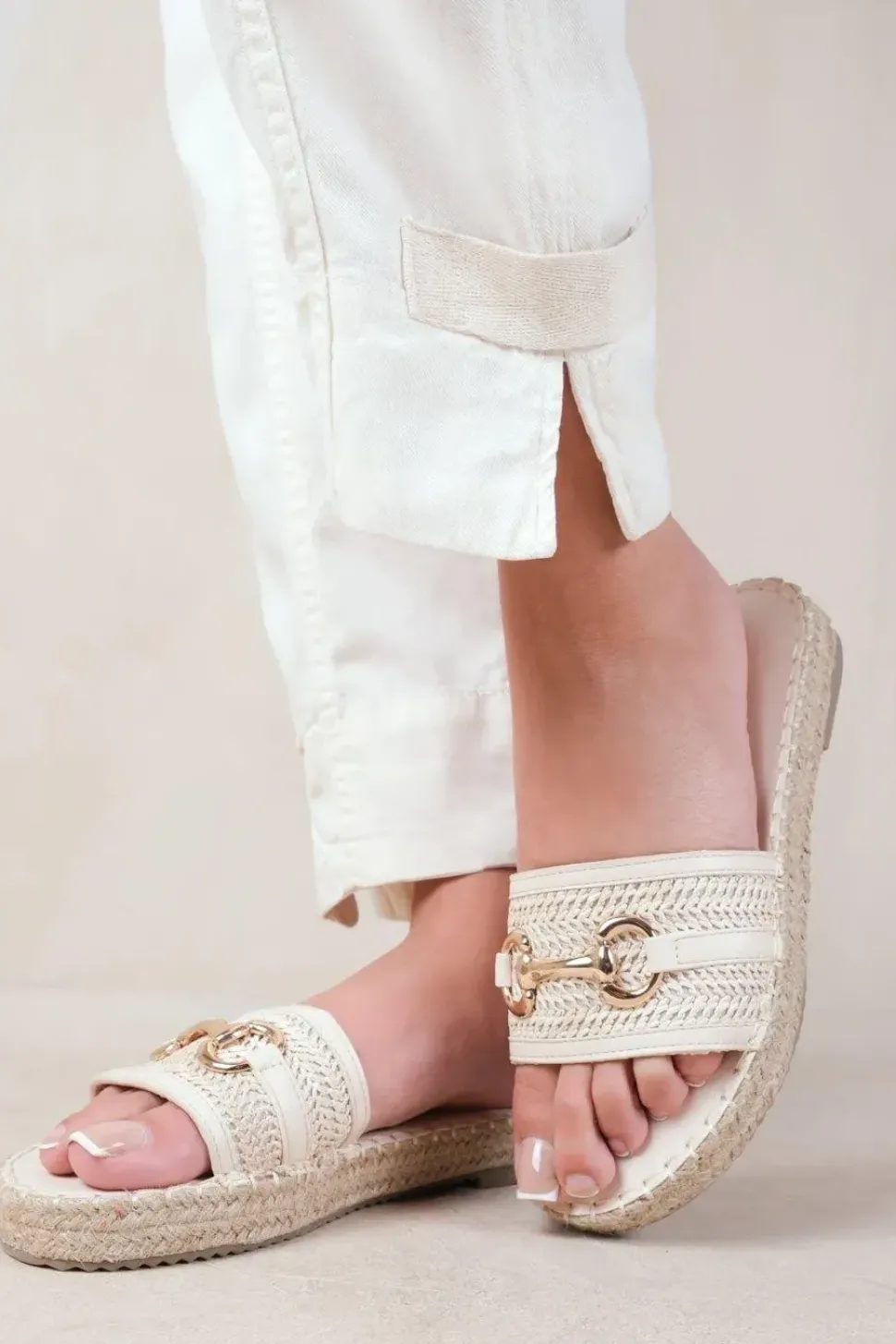 'Jupiter' Single Strap Flat Sandals With Thread Design And Golden Detailing
