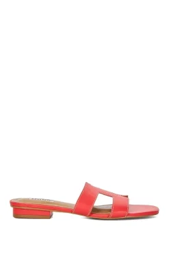 'Loupe' Leather Sliders