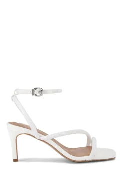 'Paparazzi Low' Heels