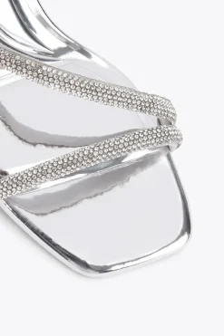 'Paparazzi Low' Heels