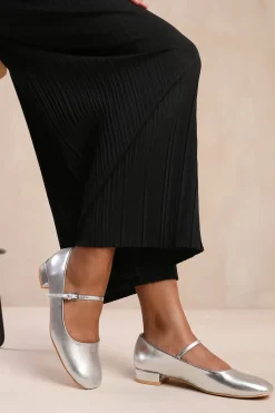 'Portugal' Low Heel With Strap And Buckle Detail