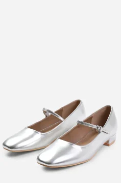 'Portugal' Low Heel With Strap And Buckle Detail