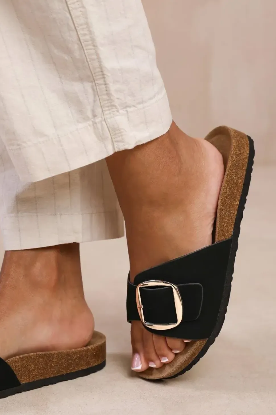 'Sequoia' Flat Single Strap Sandals With Buckle Detail