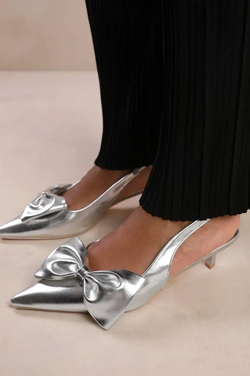 'Spain' Wide Fit Low Kitten Heels Pointed Toe Bow Detail