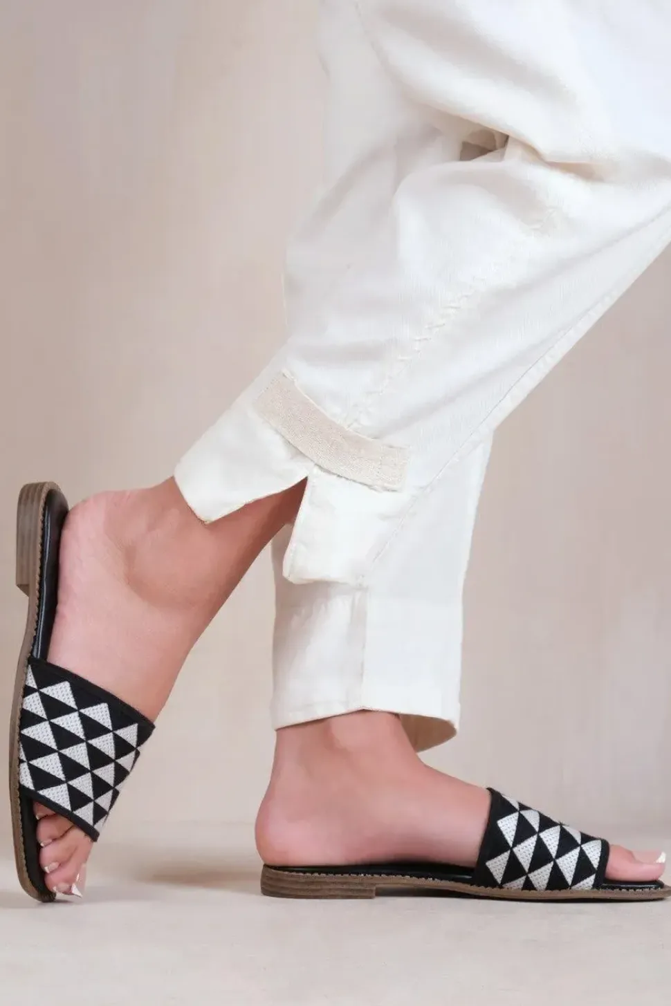 'Sycamore' Flat Sandals With Textured Single Band