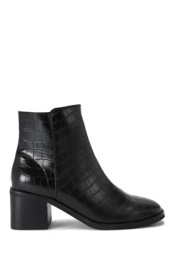 'Tibby'  Boots
